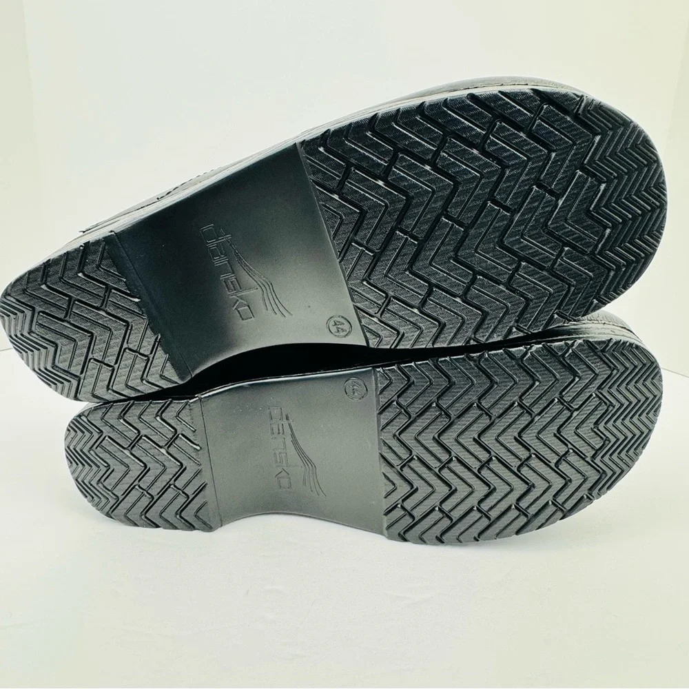 Dansko NWOT Traditional clogs open-back mules. Support and comfort shoe. Size 44